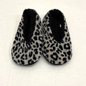 Isaac Mizrahi Leopard Print Fuzzy Sherpa Lining Slippers - Black & Gray